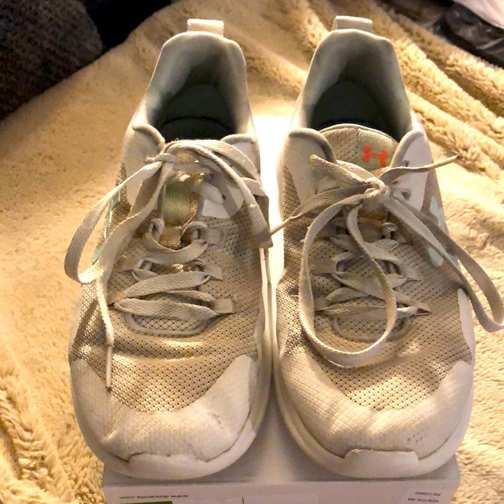 🔹4 for $30 Woman’s Under Armour Sneakers, size 9.5